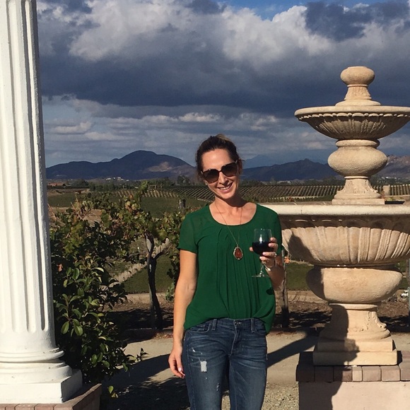 Meet your Posher, Alyssa - Picture 2 of 4