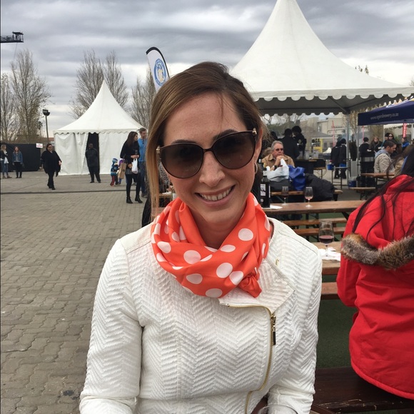 Meet your Posher, Alyssa - Picture 4 of 4