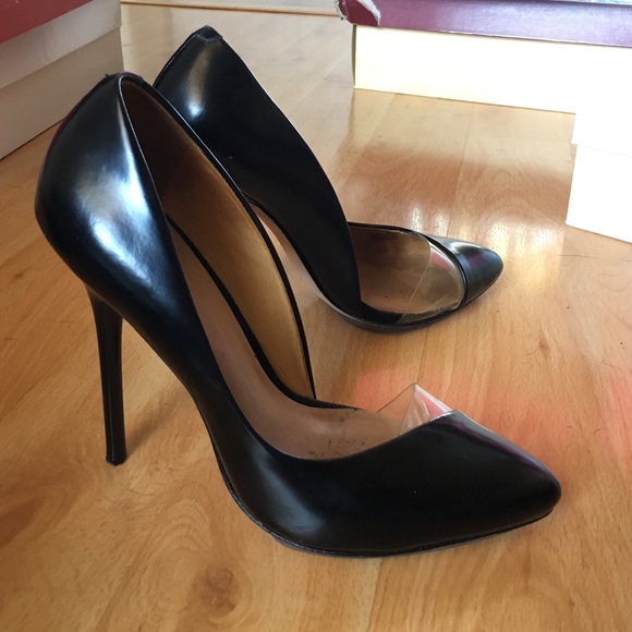 L.A.M.B. Black leather pump