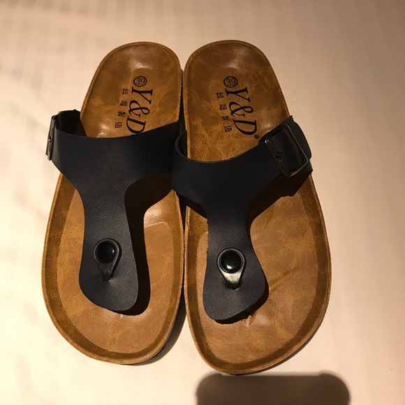 Sandals - Picture 2 of 3