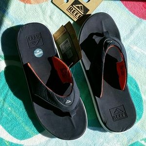 NWT Men's Reef flip flops, navy/orange