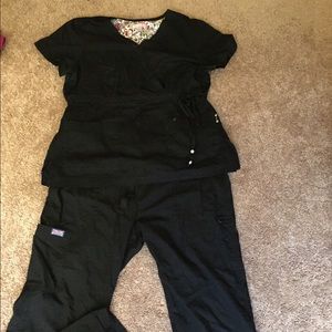 Set Koi and Cherokee Scrubs