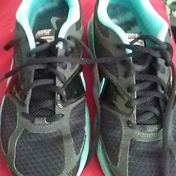 Nike shoes size 7 1/2 i got from poshmark and thei - Picture 1 of 1