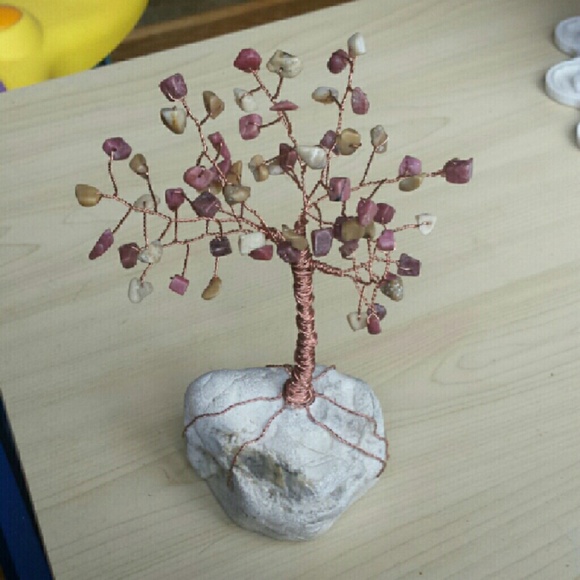 "A Natural Rondezvous" Gemstone Tree - Picture 2 of 4