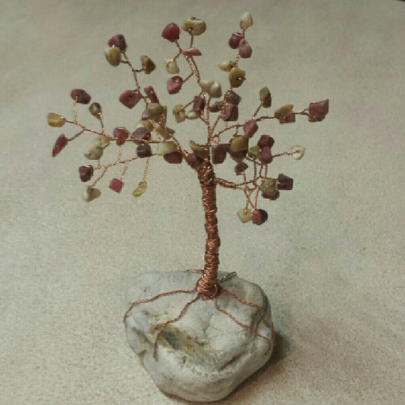 "A Natural Rondezvous" Gemstone Tree - Picture 3 of 4