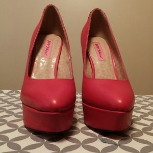 Betsey Johnson red leather pumps sz 8
