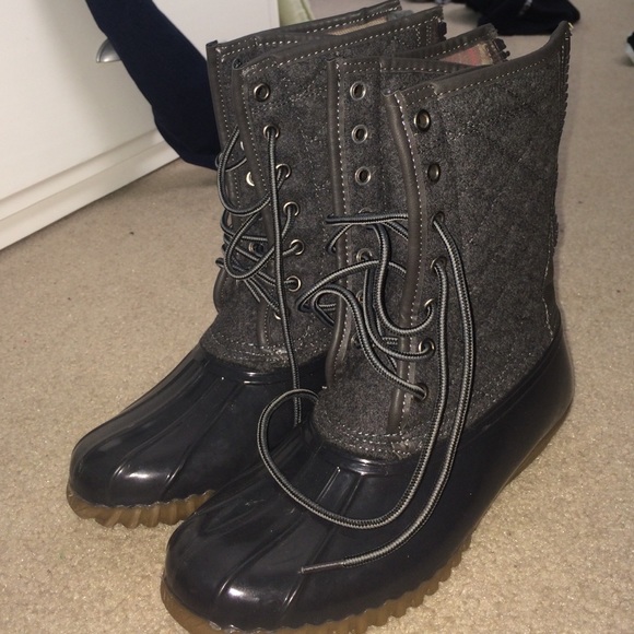 BRAND NEW SPERRY LIKE BOOTS