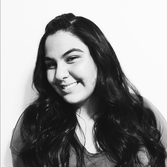 Meet your Posher, Camila