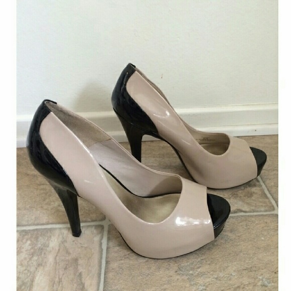 Nwot Jessica Simpson two toned black/cream heels - Picture 1 of 4
