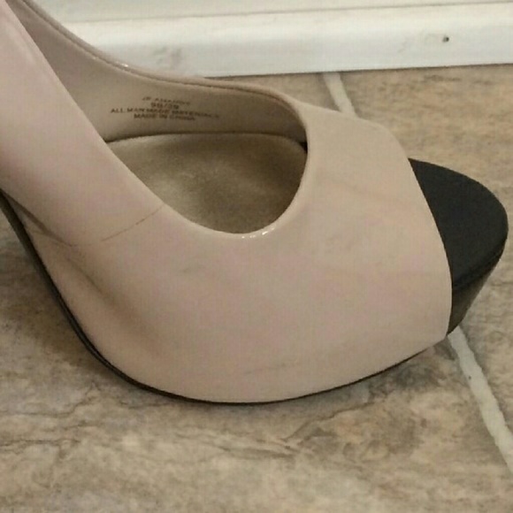 Nwot Jessica Simpson two toned black/cream heels - Picture 2 of 4