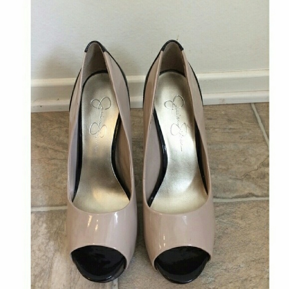 Nwot Jessica Simpson two toned black/cream heels - Picture 4 of 4