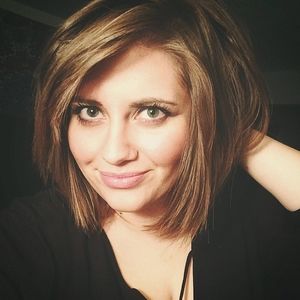 Meet your Posher, Demi