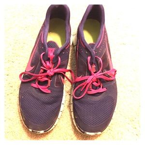 Nike women's air free. Purple with pink Nike sign