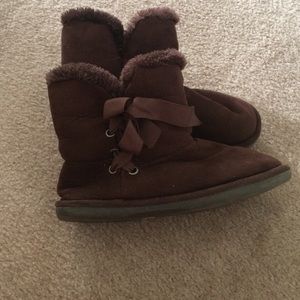 Brown ugg like booties.