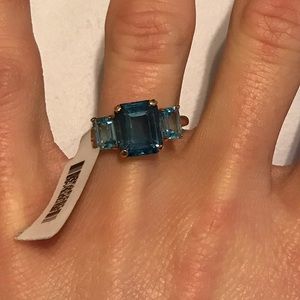 Turquoise Stone 10KT Gold Ring. Size 7.