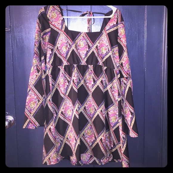Black floral bell sleeve dress. Tie back. Zip.