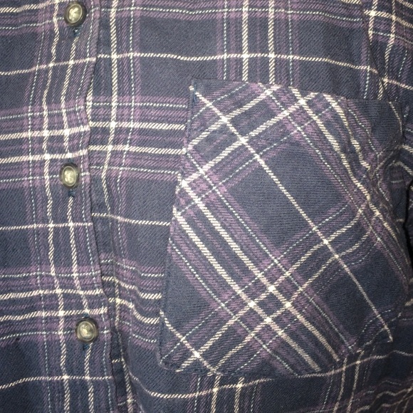 Cropped Flannel - Picture 2 of 3