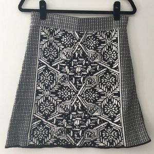 Black and White Print Short Sweater Skirt