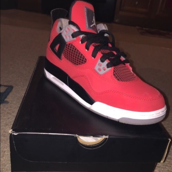 Red retro 4 sz 5.5