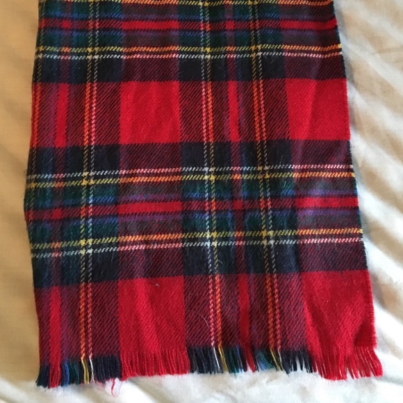 Red plaid scarf || Abercrombie & Fitch