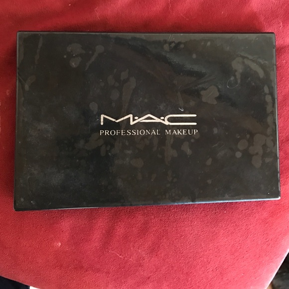 A MAC eyeshadow pallet