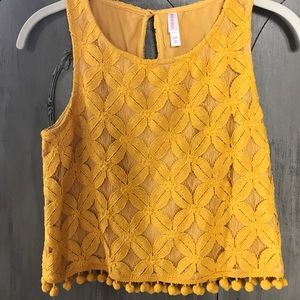 Beautiful yellow Pom Pom tank
