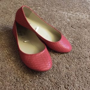 Cute Coral Faux Snake Skin Ballet Flats