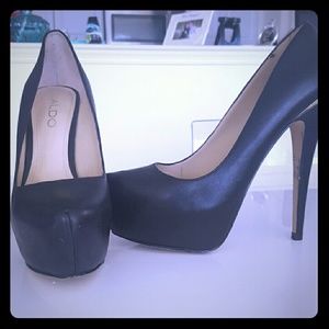 Aldo Women's high heels black with gold accent