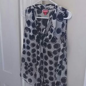 Sleeve-less Button-Up Dress Shirt