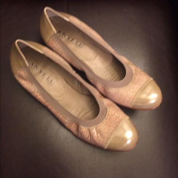 Anyi Lu  moccasins flat size 9, color tan and used