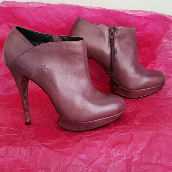 Kelsi Dagger Shoes - Kelsi Dagger Rosabella purple ankle bootie 6.5 M