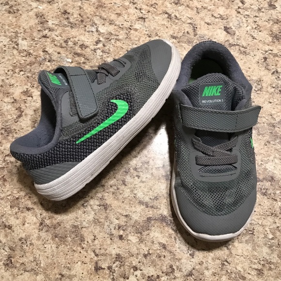 Nike Revolution 3
