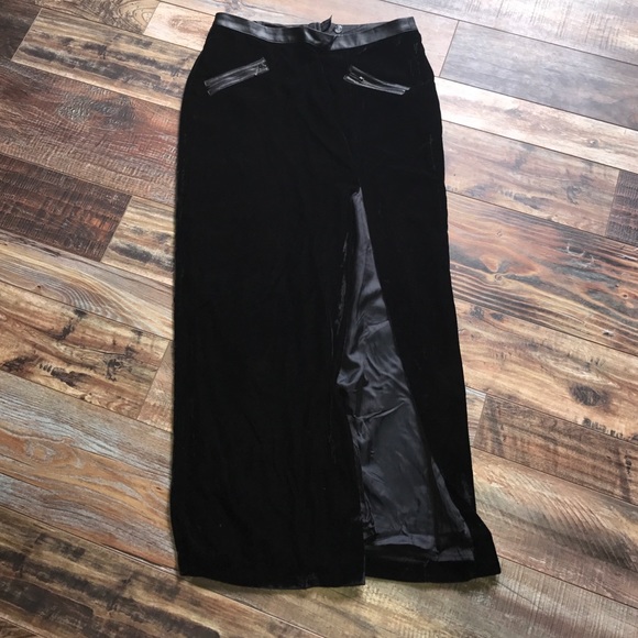 Kenar Maxi Velvet Skirt Faux Leather details - Picture 2 of 4