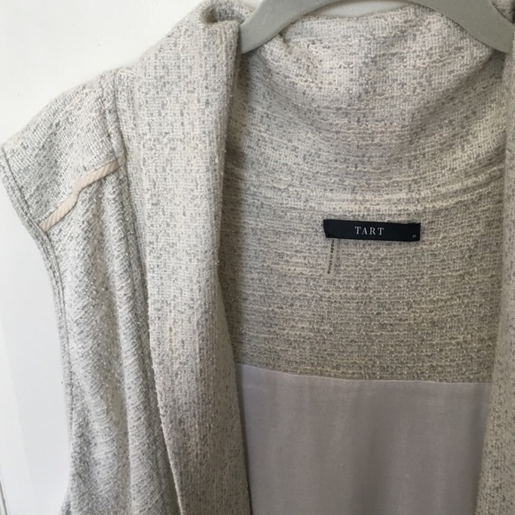 Cream Tart shawl - Picture 2 of 3