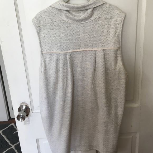 Cream Tart shawl - Picture 3 of 3