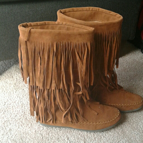Trendy Fringe Boots