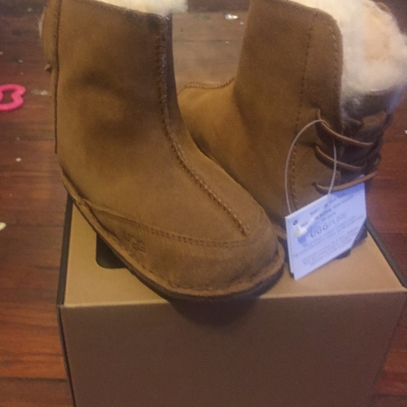 Ugg Baby Size 6/7 NWTB!!! Brand new never worn!!!