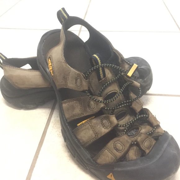 Size 9 Broken in Keen Water Shoes