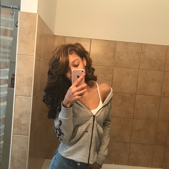 Meet your Posher, Ariel - Picture 2 of 4