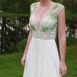 Selling a Sherri hill prom dress