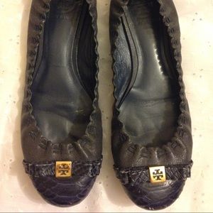 Tory Burch Snake print "Romy" flats. Navy. Sz 8.5