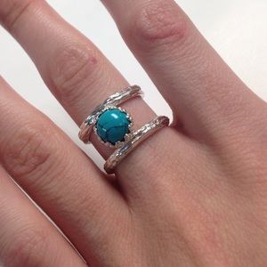 Double band ring w/recon turquoise stone