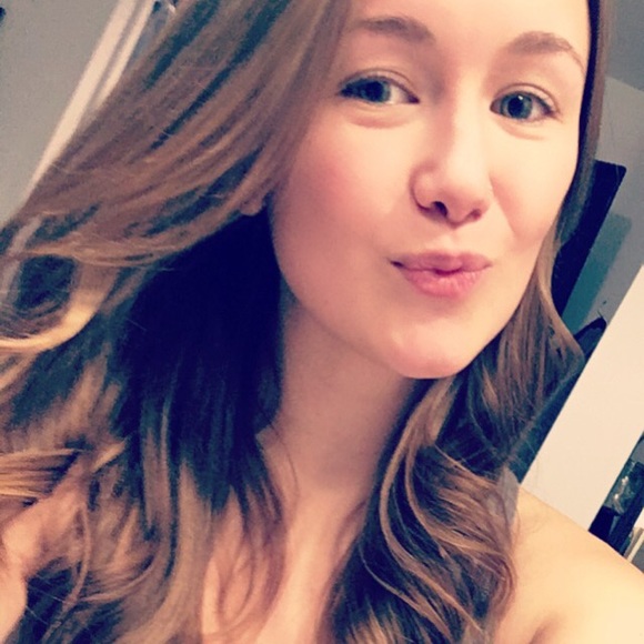 Meet your Posher, Amber - Picture 2 of 3