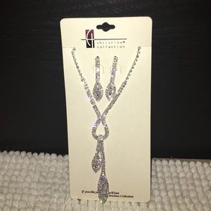 Matching earrings and necklace set 💎✨