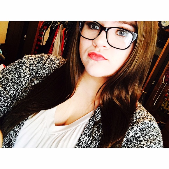 Meet your Posher, Britney - Picture 1 of 1