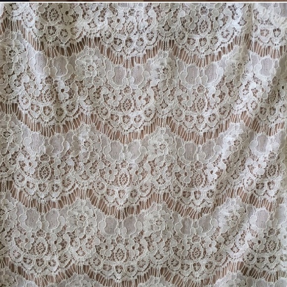 Delicate Lace Dress - Picture 3 of 3