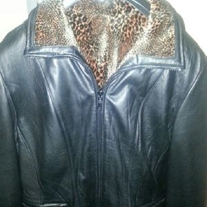 Reversible women's leather jacket