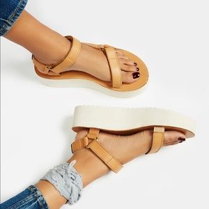 Teva flatform size 8 Clearance