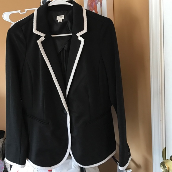 Crown and Ivy blazer