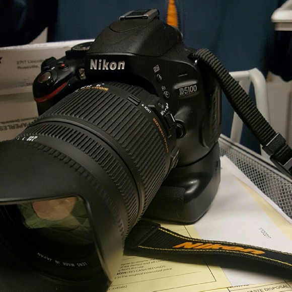 Camera reflex  digital , whit lens - Picture 1 of 4